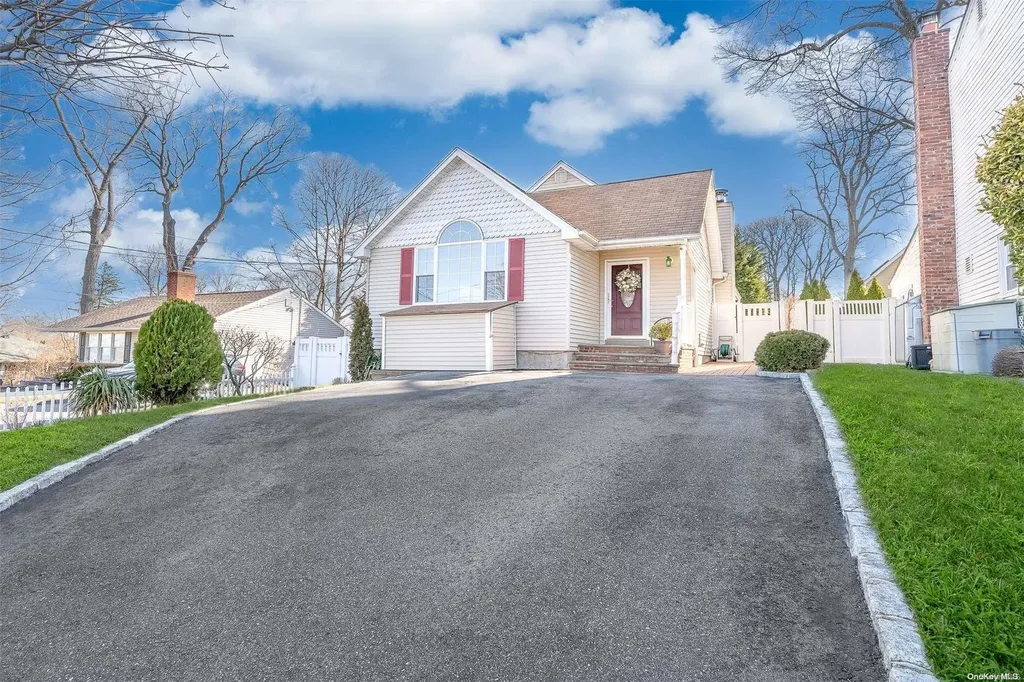 105 Beaver Drive Kings Park NY 11754