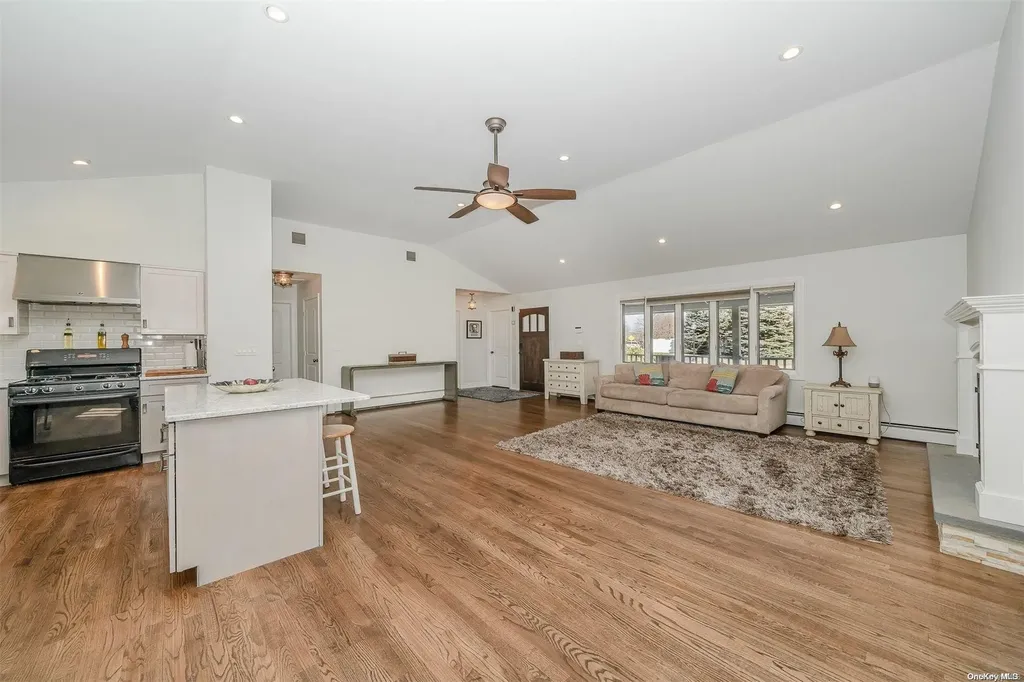 612 Deer Park Avenue Babylon NY 11702