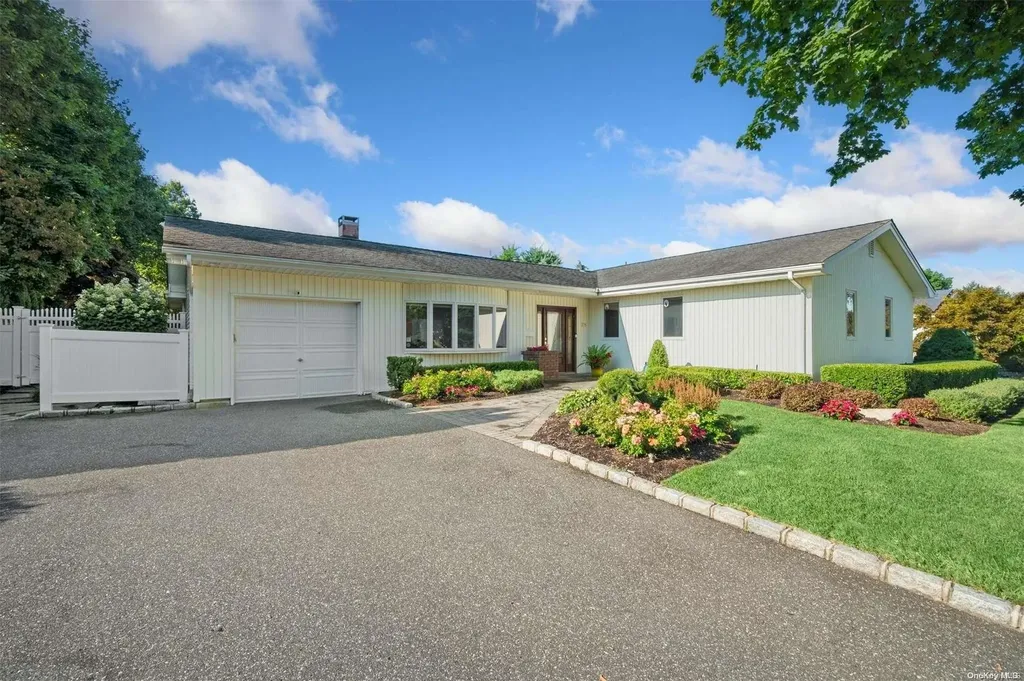 28 Long Bow Lane Commack NY 11725