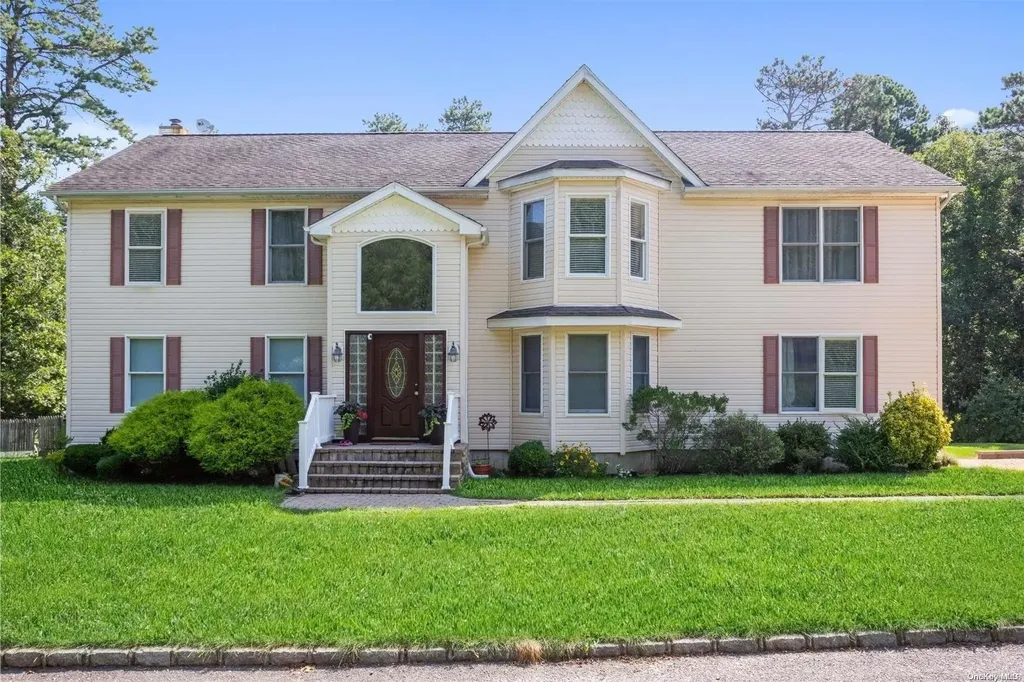 11 Grand Avenue Yaphank NY 11980