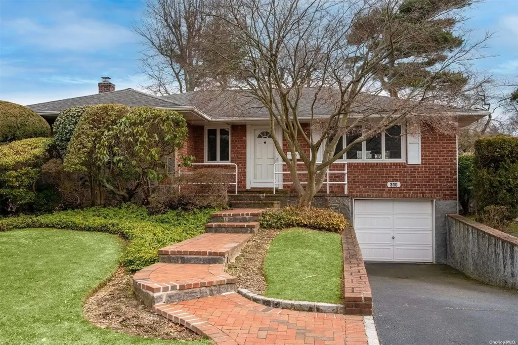 310 Nimitz Street Jericho NY 11753