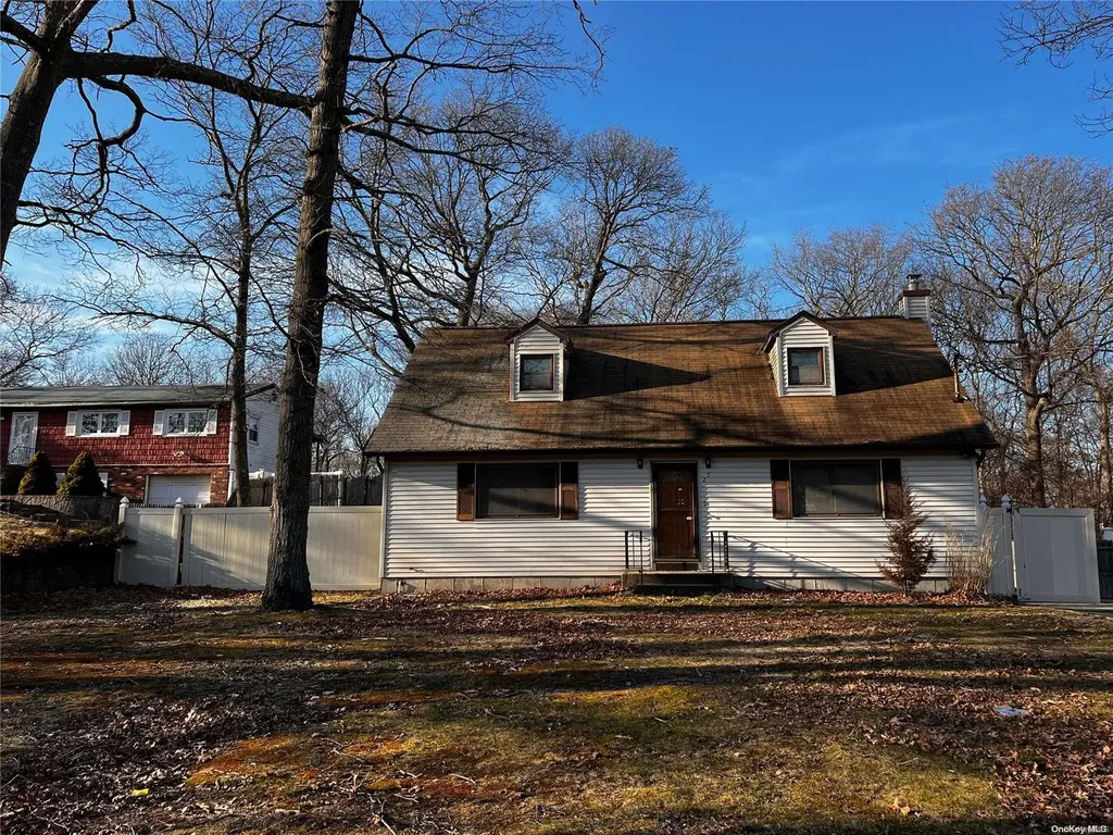 27 Teller Avenue Coram NY 11727