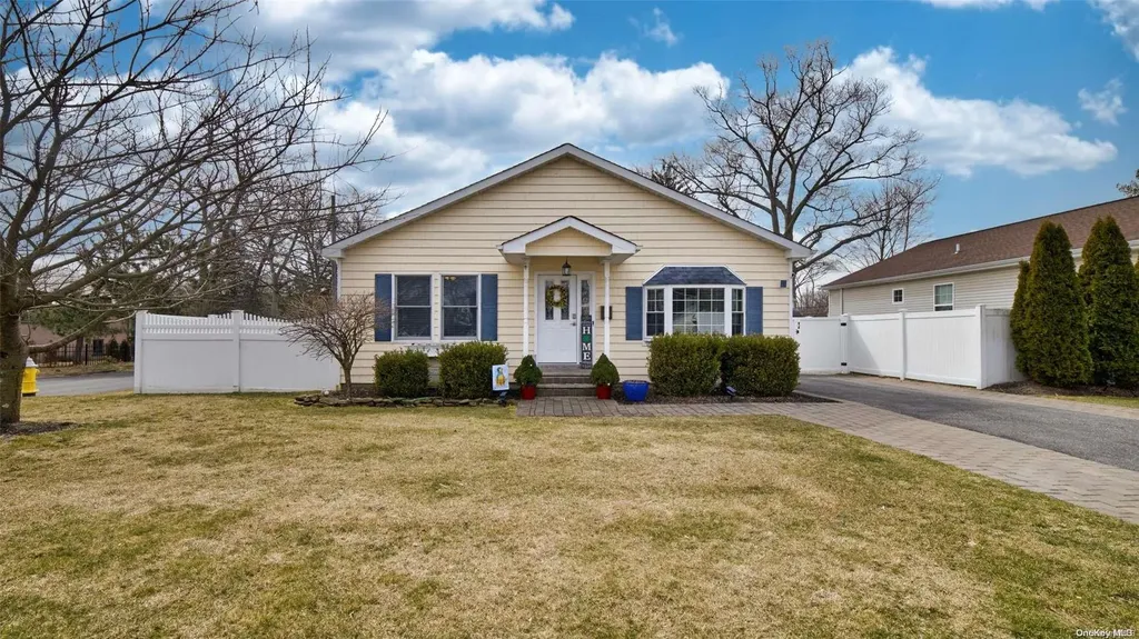 88 Hemlock Street Islip NY 11751