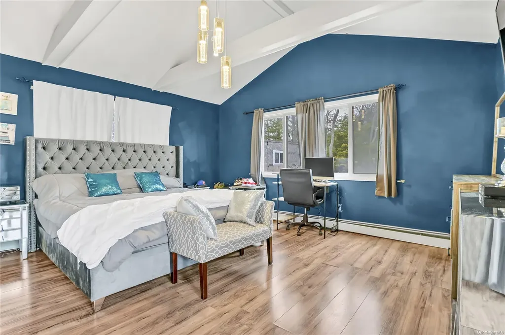 9 Laurel Lane Shirley NY 11967