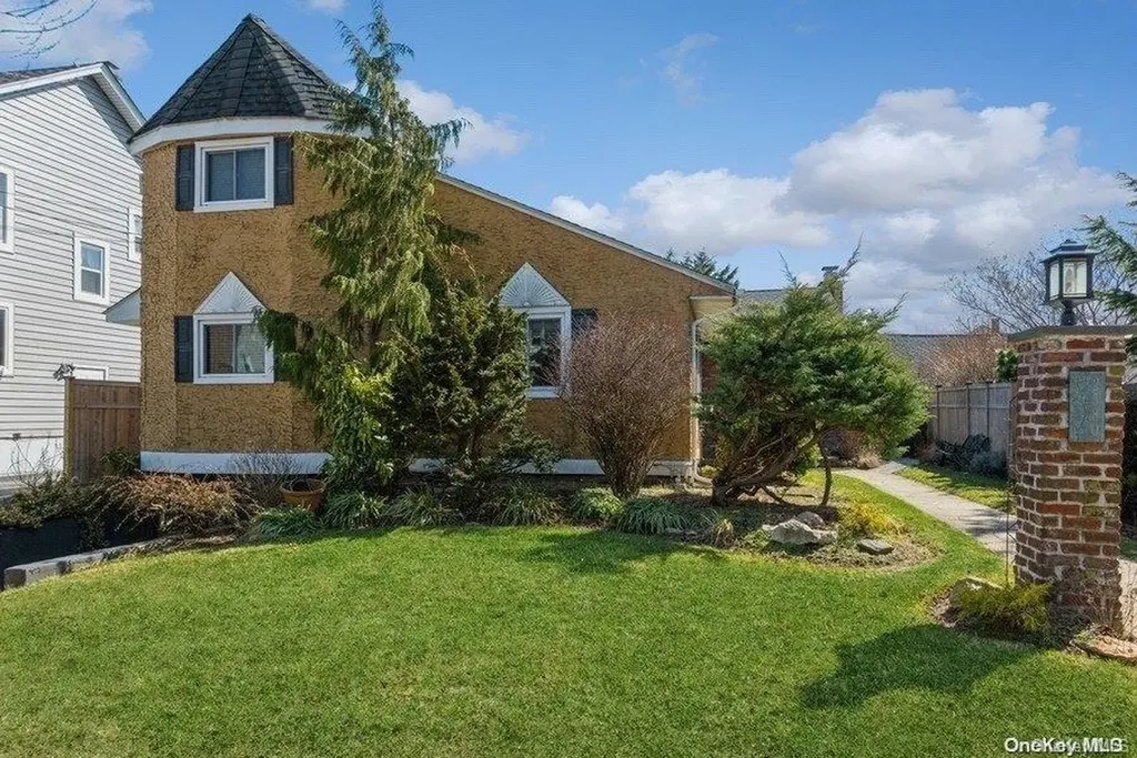 2580 Wilson Avenue Bellmore NY 11710