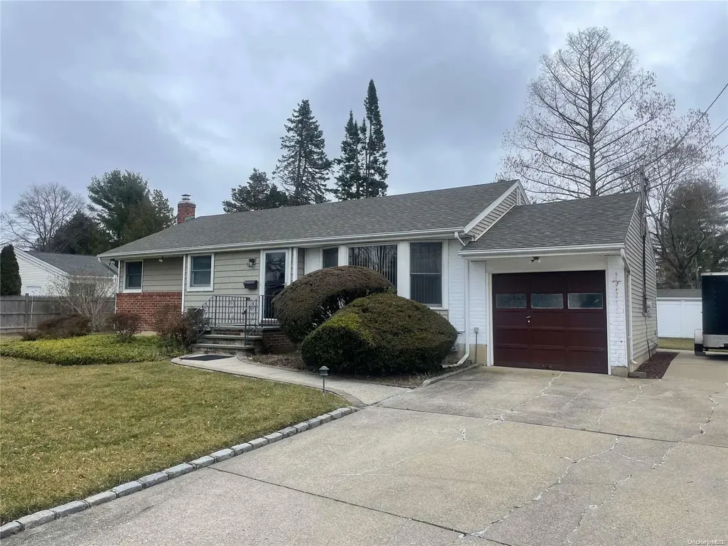 2 Marlowe Place Greenlawn NY 11740