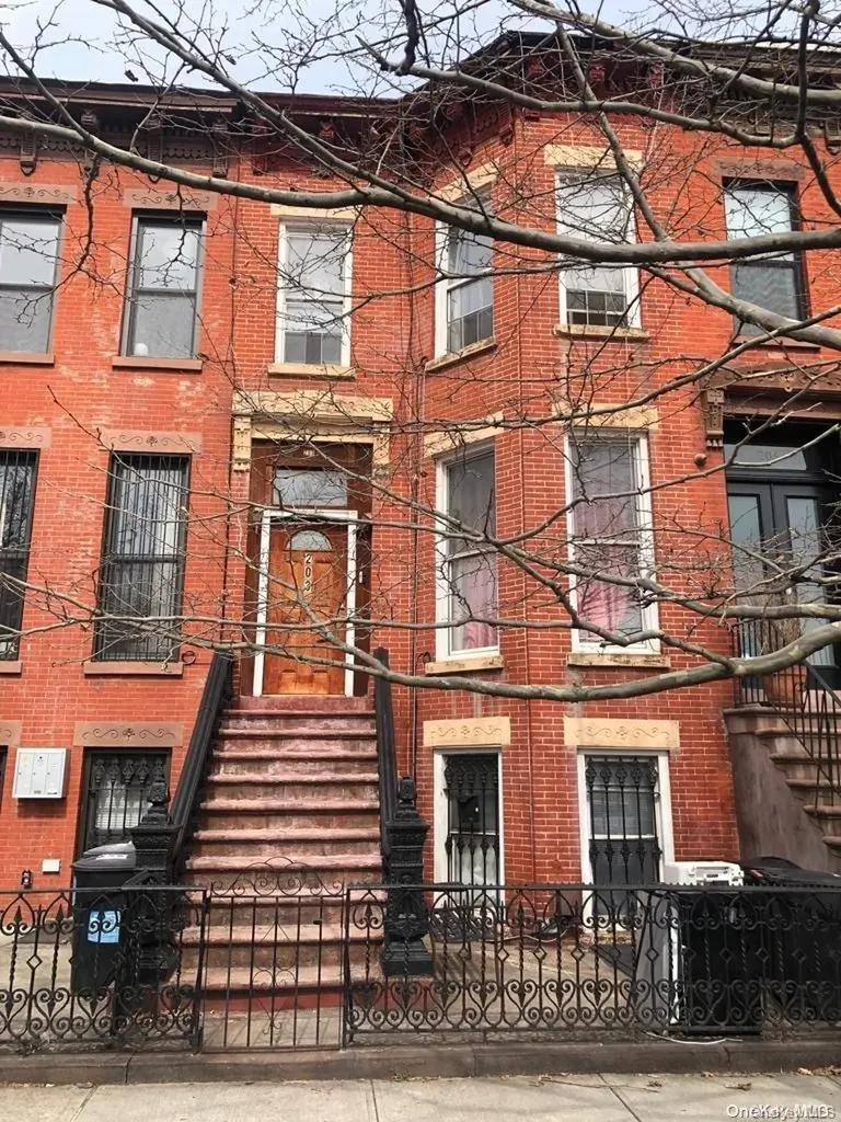 203 Bainbridge Street Brooklyn NY 11233