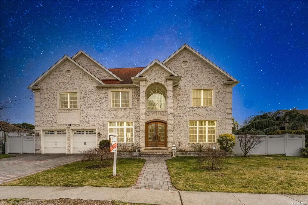 206 Gardner Avenue Jericho NY 11753