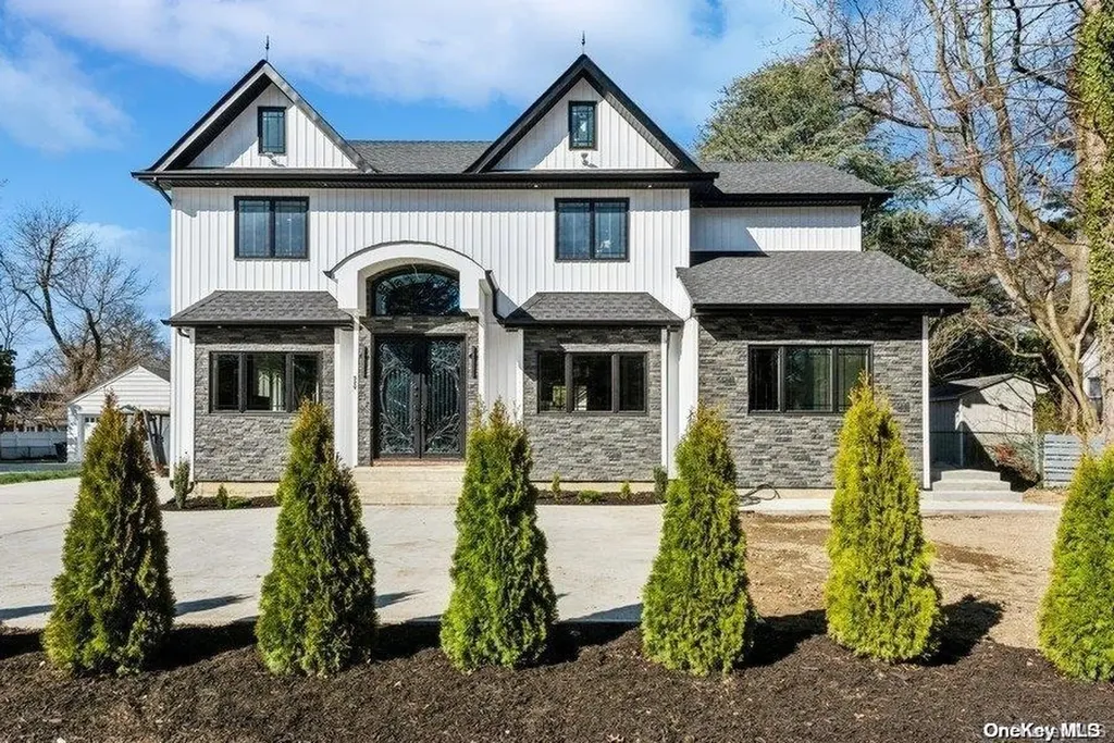 529 Post Avenue Westbury NY 11590