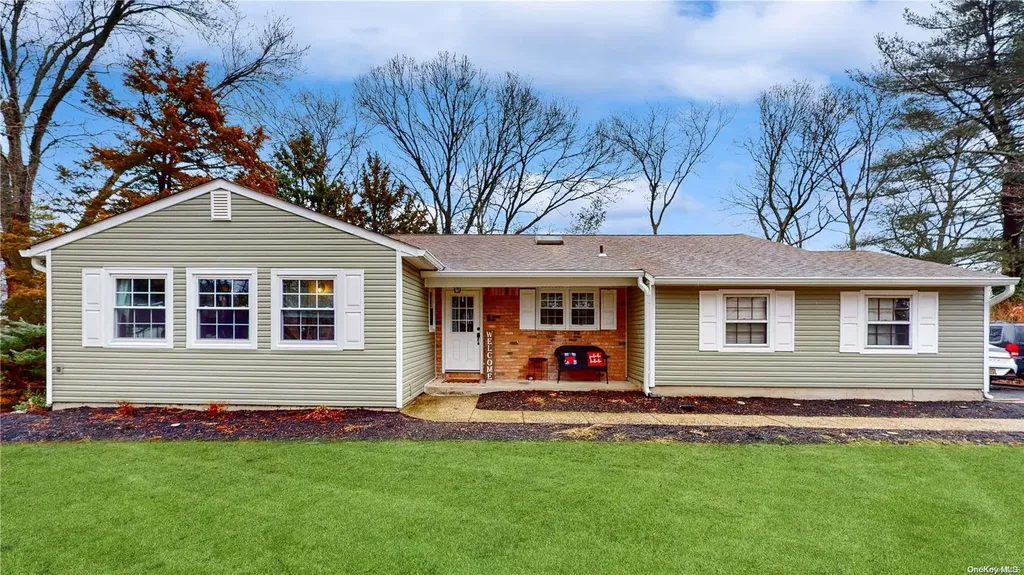 3 Dorchester Drive Coram NY 11727