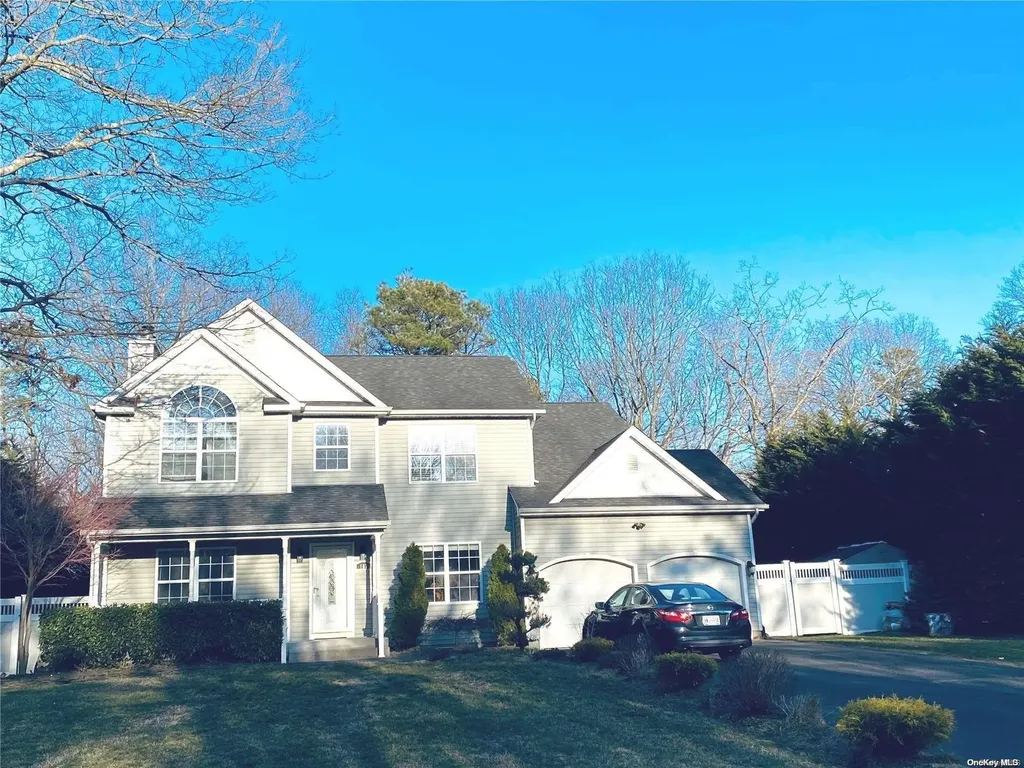 167 Hammond Lane Centereach NY 11720