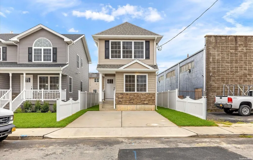 1333 Telegram Avenue Elmont NY 11003