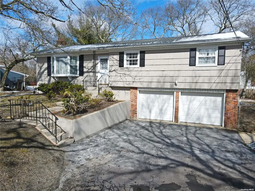 559 Hawkins Road Selden NY 11784