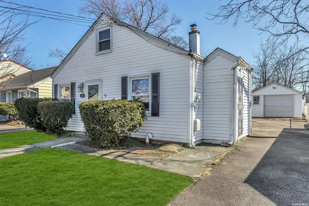 16 Chamberlain Street Hempstead NY 11550