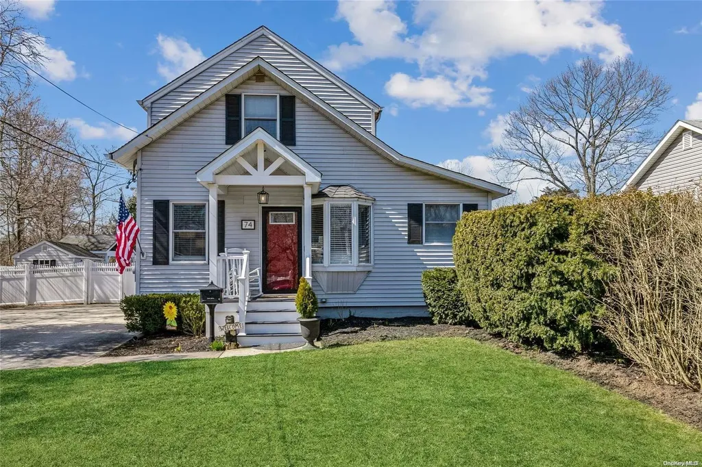 74 5th Avenue Kings Park NY 11754