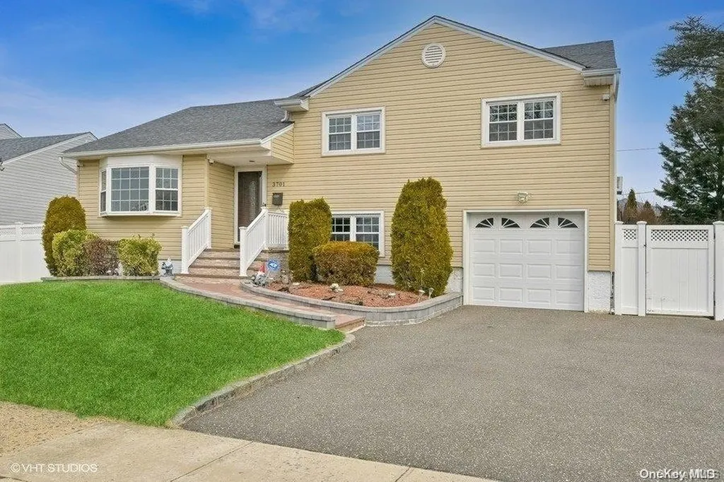 3701 Richard Lane Wantagh NY 11793