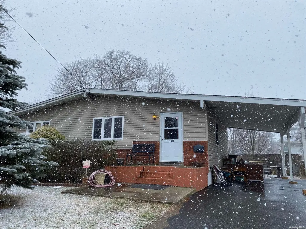 548 Lowell Avenue Central Islip NY 11722