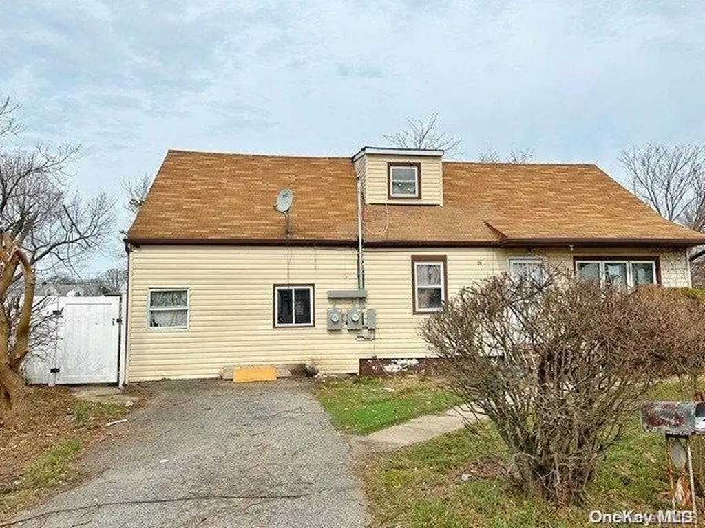 39 Cedar Road Amityville NY 11701