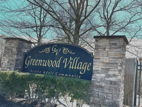 55 Village Circle Manorville NY 11949