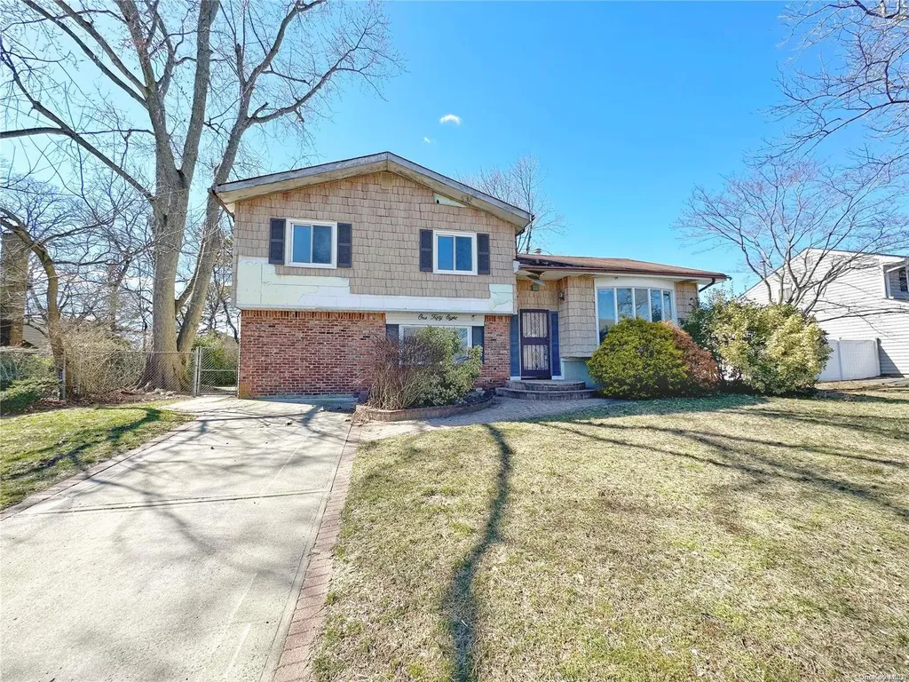 158 Root Avenue Central Islip NY 11722