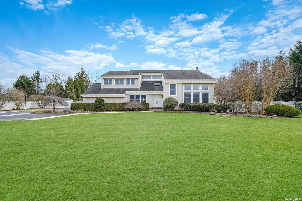 4 Stirrup Lane Northport NY 11768