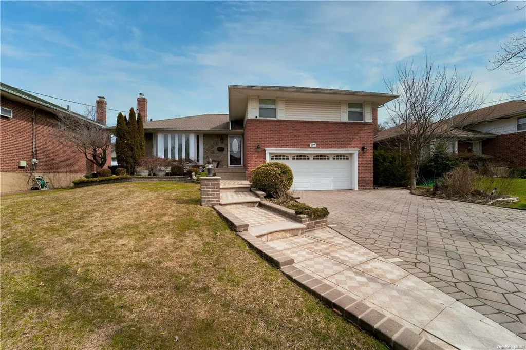 27 Ridge Drive Westbury NY 11590