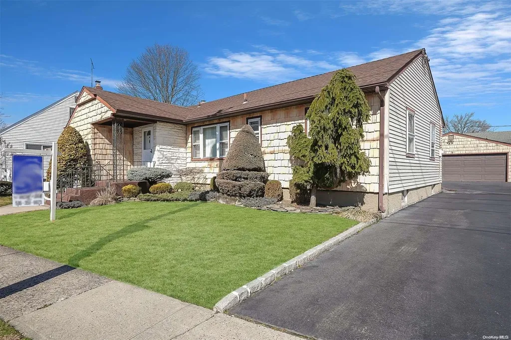 1959 N Jerusalem Road East Meadow NY 11554