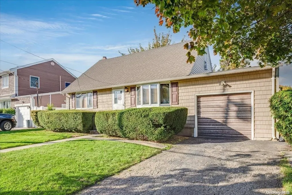 24 Lee Avenue Bethpage NY 11714