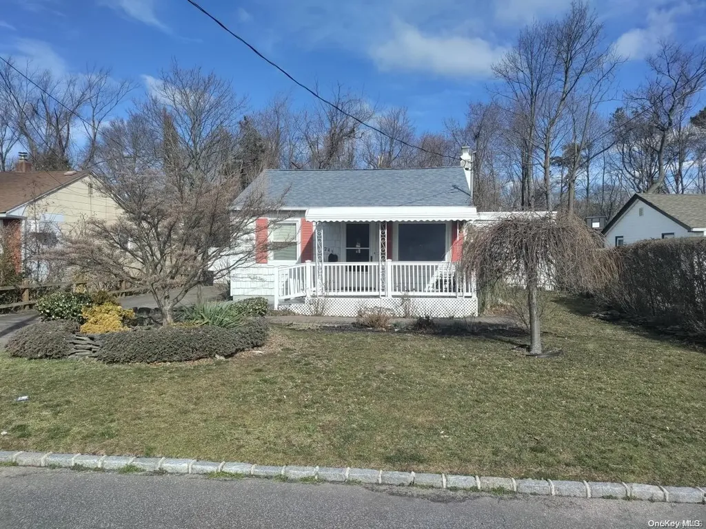243 17th Street West Babylon NY 11704