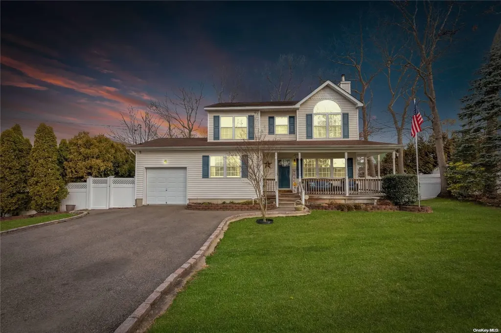 1 Rockledge Drive Shirley NY 11967