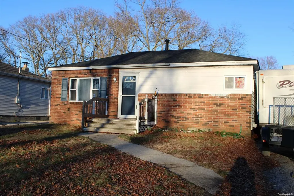 79 Rosemary Lane Centereach NY 11720
