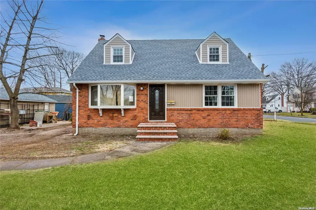 22 Corbin Avenue New Hyde Park NY 11040