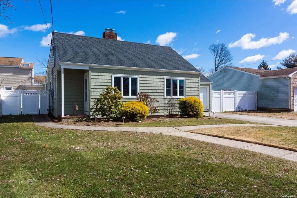 22 Carman Boulevard Massapequa NY 11758