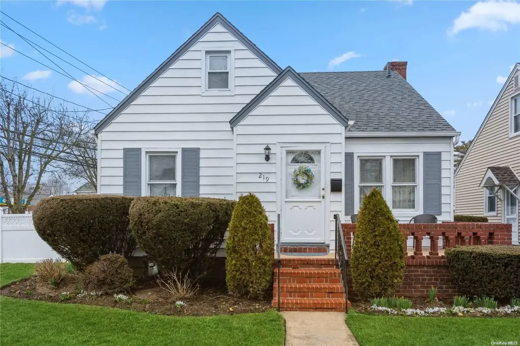 219 Kamda Boulevard New Hyde Park NY 11040
