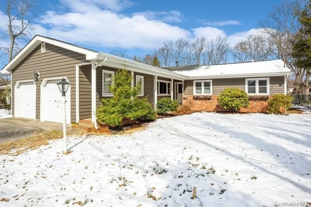 41 Howard Street Patchogue NY 11772