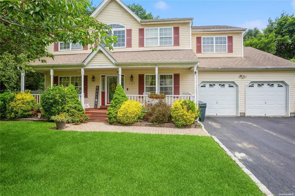 23 Model Court Rocky Point NY 11778
