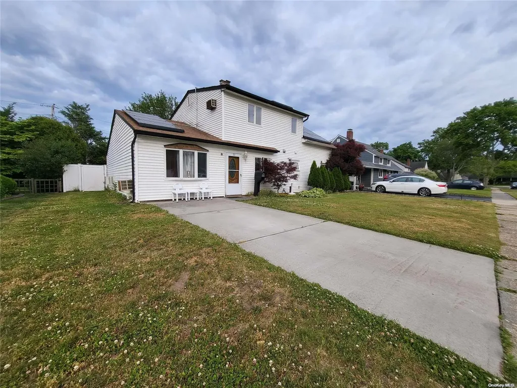 33 Cable Lane Hicksville NY 11801