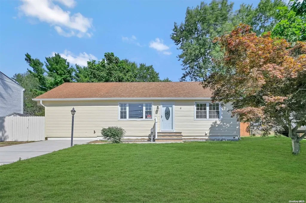 4 Dusk Drive Centereach NY 11720