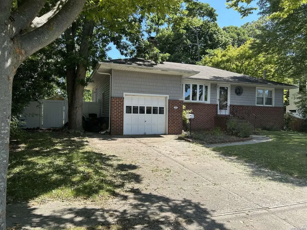 220 S 9th Street Lindenhurst NY 11757