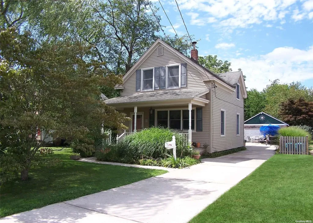 66 Rollstone Avenue West Sayville NY 11796