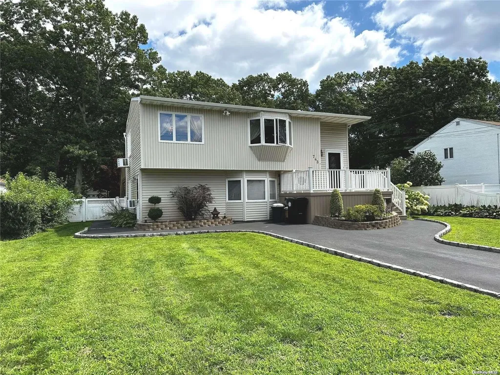 743 Sandra Avenue West Islip NY 11795
