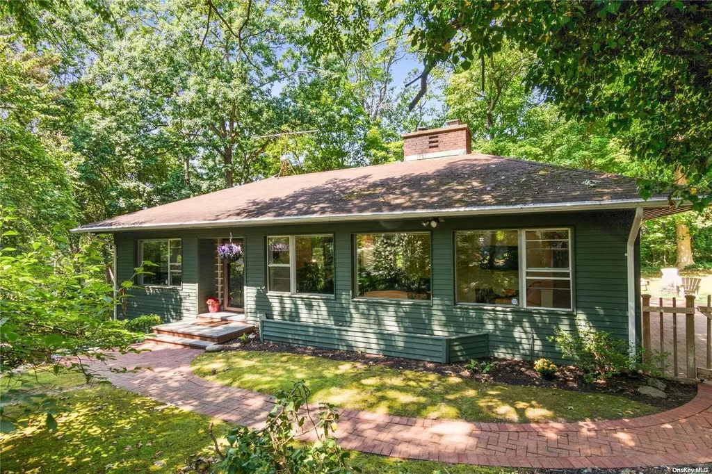 19 Regent Place Huntington NY 11743