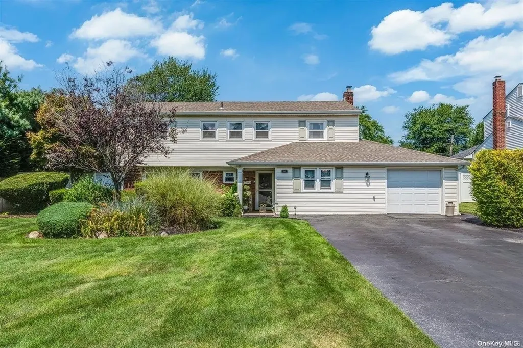 20 Blue Spruce Lane Commack NY 11725