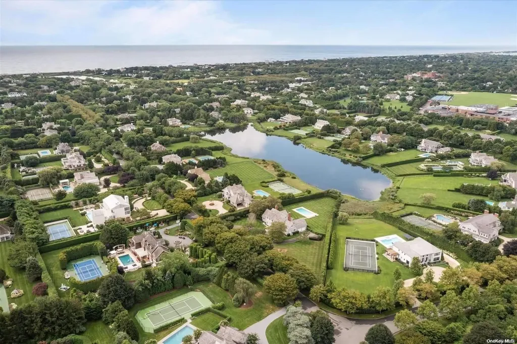 99 Pheasant Close E Southampton NY 11968