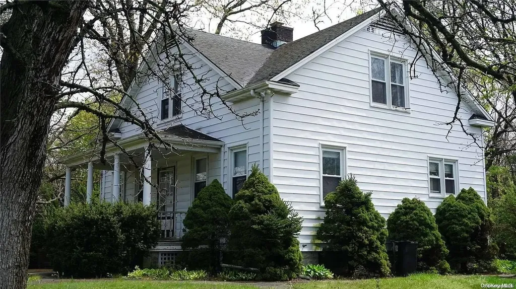 1518 Montauk Highway Mastic NY 11950