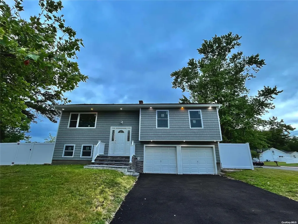65 Satellite Drive Islip Terrace NY 11752