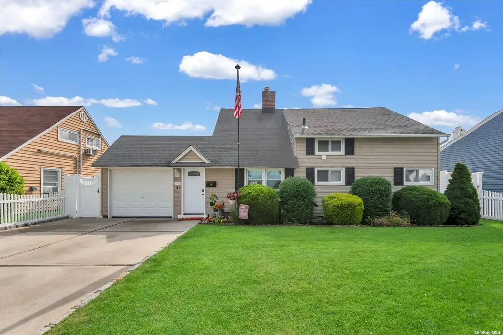 11 Celestial Lane Levittown NY 11756