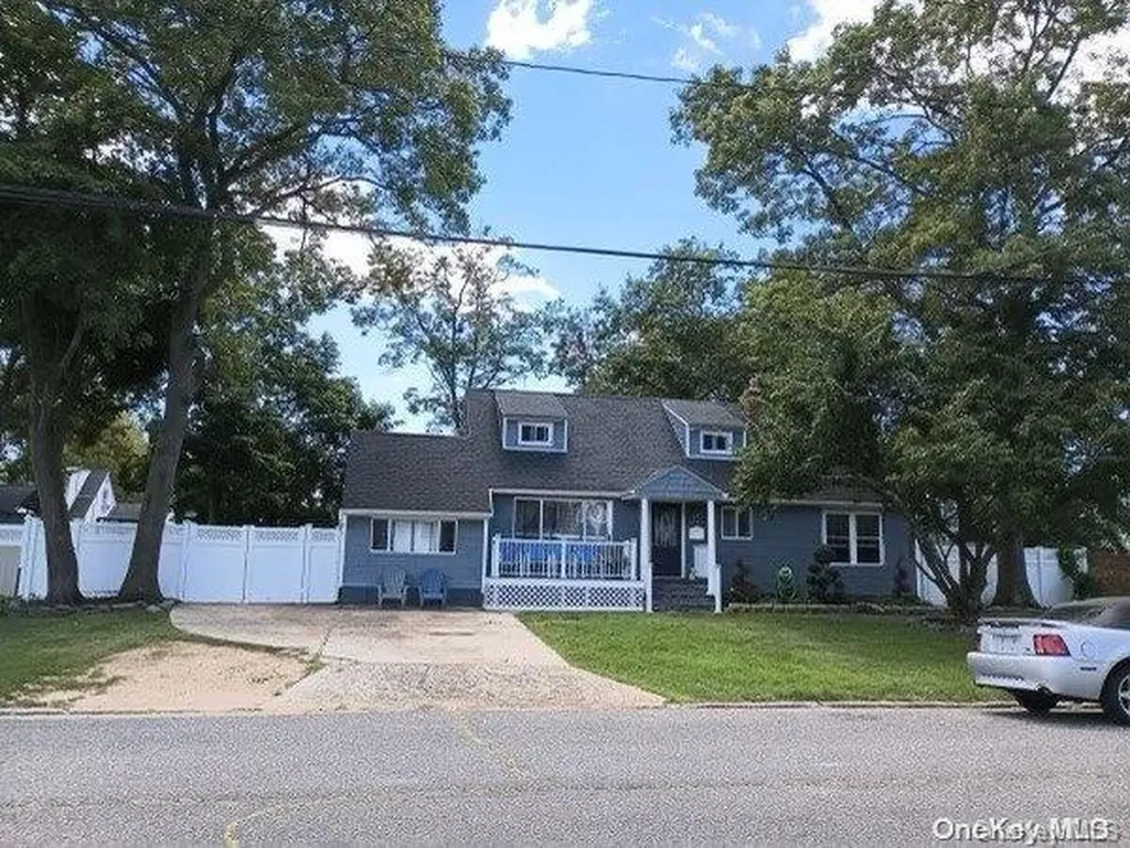 450 Earle Street Central Islip NY 11722