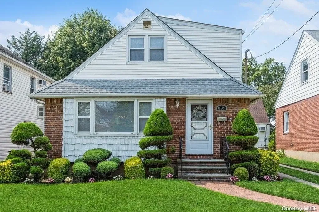 807 Premier Boulevard New Hyde Park NY 11040