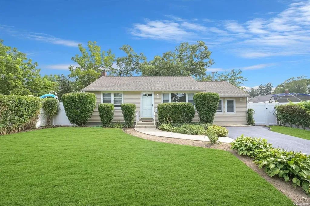 16 Cheyenne Drive Bay Shore NY 11706